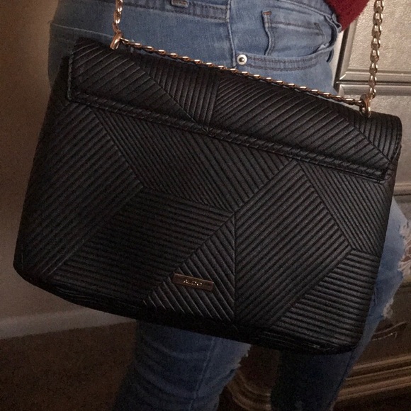 Black with gold chain aldo purse - Picture 2 of 4